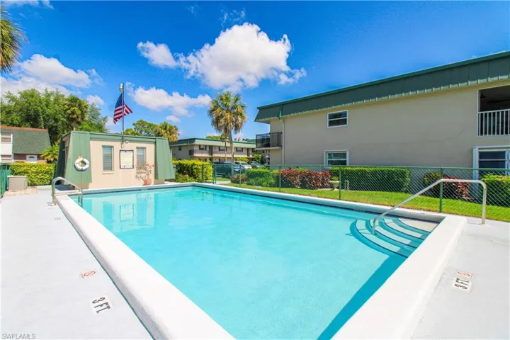 600 Valley Stream Dr F9, Naples, Florida 34113