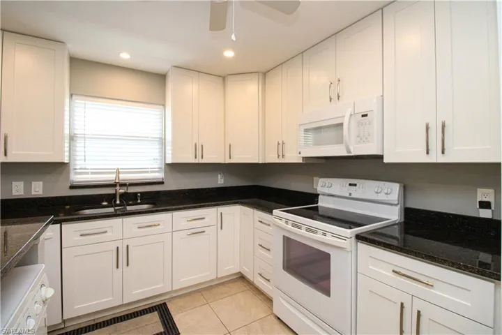 600 Valley Stream Dr F9, Naples, Florida 34113
