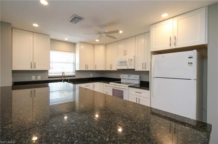 600 Valley Stream Dr F9, Naples, Florida 34113
