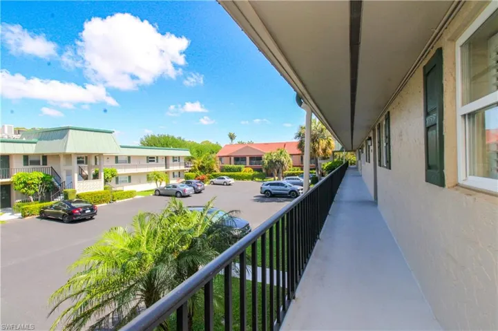 600 Valley Stream Dr F9, Naples, Florida 34113