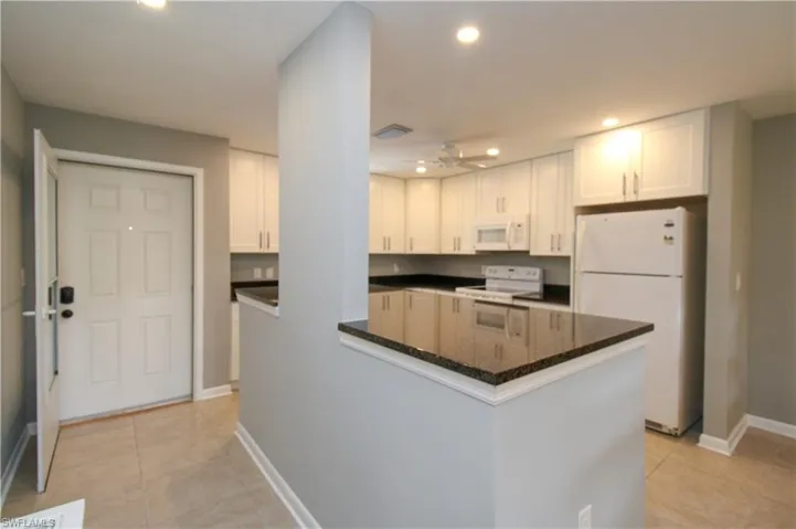 600 Valley Stream Dr F9, Naples, Florida 34113