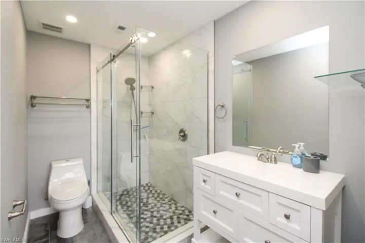 600 Valley Stream Dr F9, Naples, Florida 34113