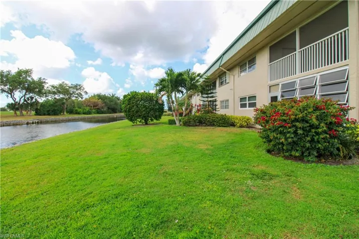 600 Valley Stream Dr F9, Naples, Florida 34113