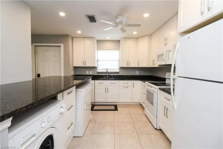 600 Valley Stream Dr F9, Naples, Florida 34113