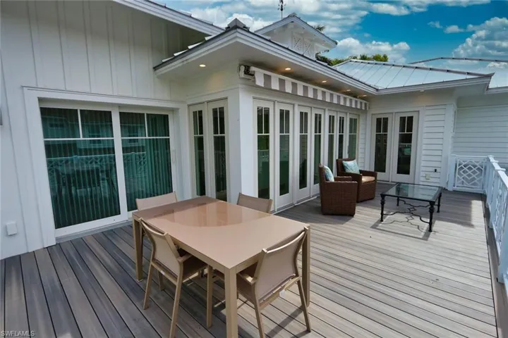 300 2nd Ave N, Naples, Florida 34102
