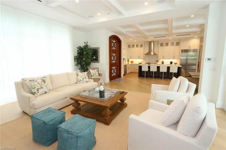 300 2nd Ave N, Naples, Florida 34102