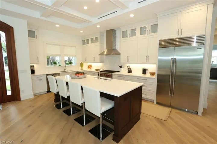 300 2nd Ave N, Naples, Florida 34102