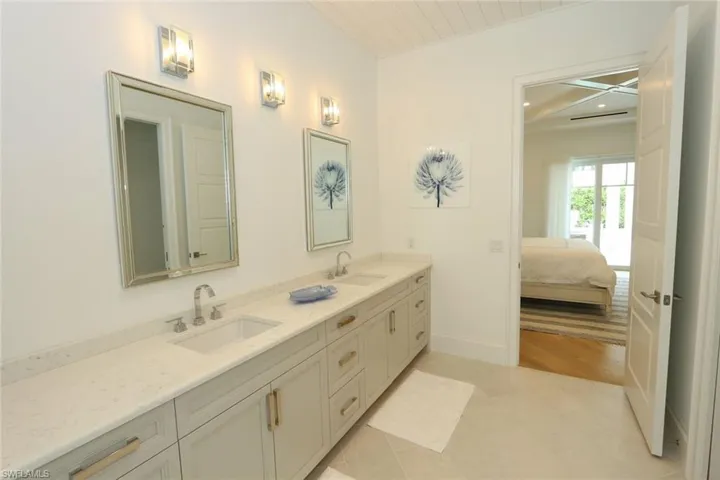 300 2nd Ave N, Naples, Florida 34102