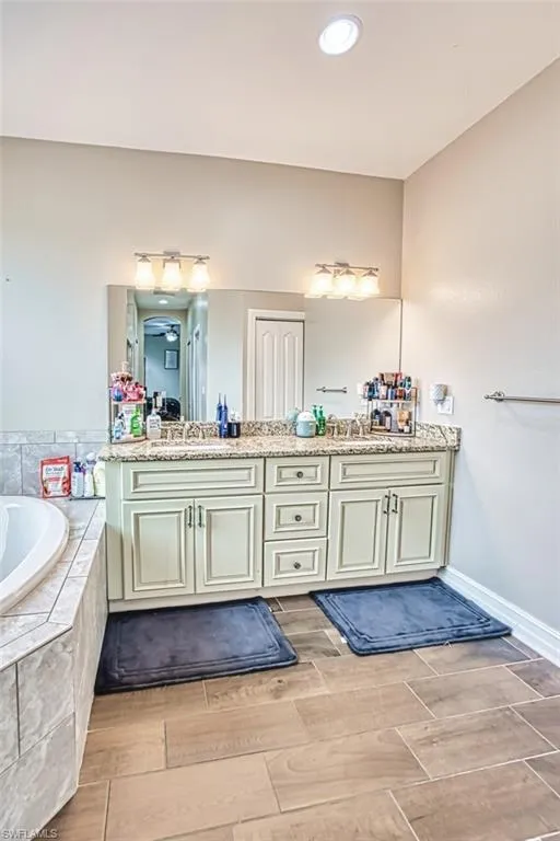4609 Santiago LN, Bonita Springs, FL 34134,225063648