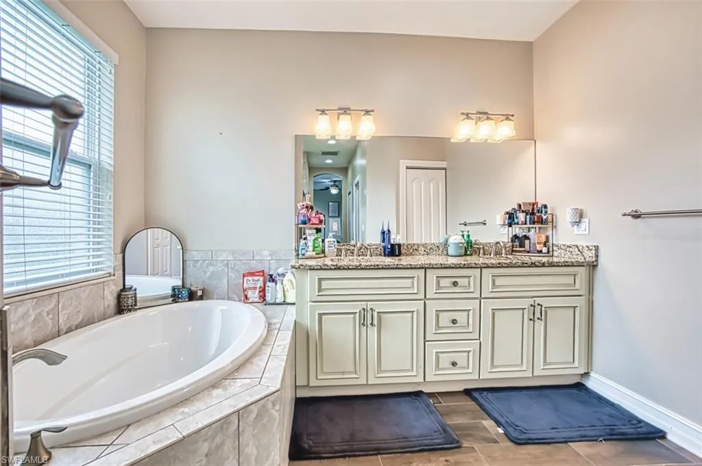 4609 Santiago LN, Bonita Springs, FL 34134,225063648