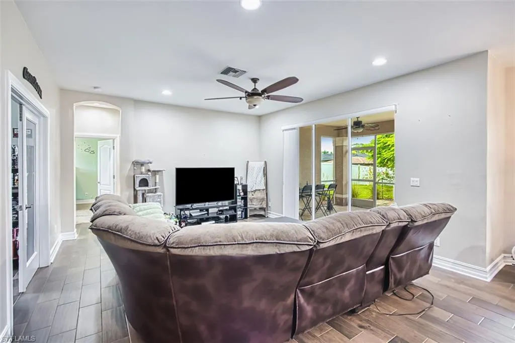 4609 Santiago LN, Bonita Springs, FL 34134,225063648