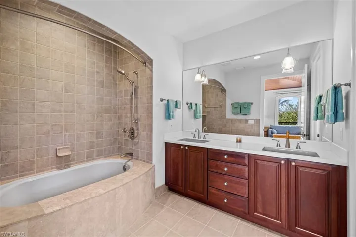 16475/95  Captiva  DR, Captiva, FL 33924