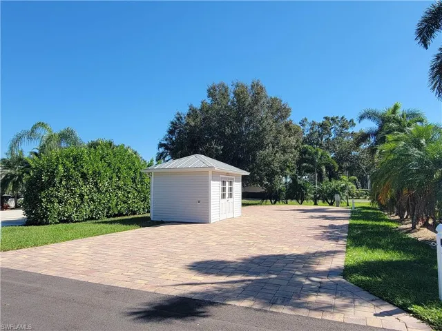 10062  Parkwood  DR, Fort Myers, FL 33905