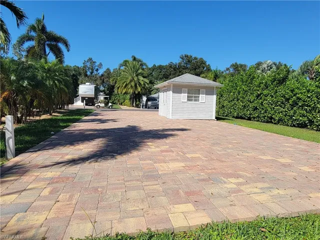 10062  Parkwood  DR, Fort Myers, FL 33905