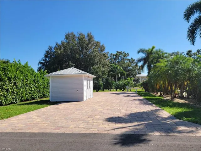 10062  Parkwood  DR, Fort Myers, FL 33905