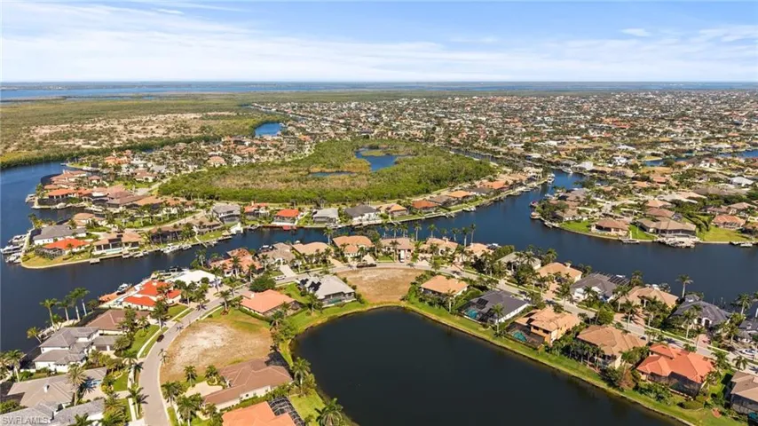 1922 Harbour Cir, Cape Coral, Florida 33914