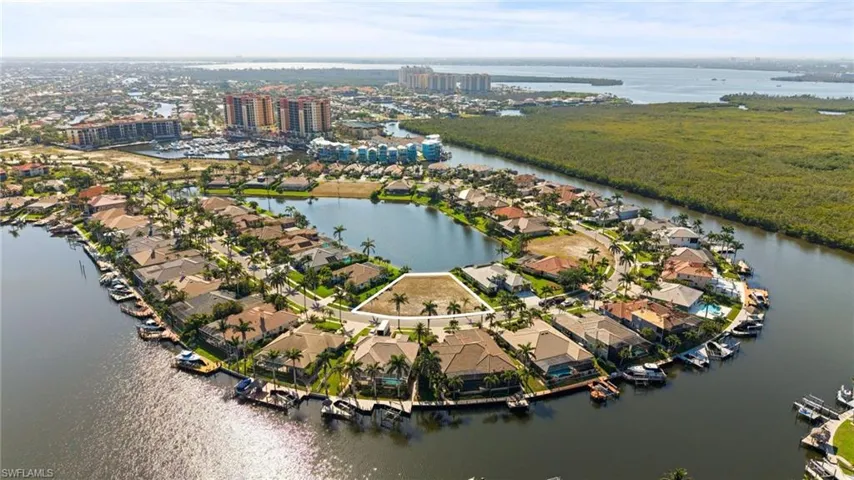 1922 Harbour Cir, Cape Coral, Florida 33914