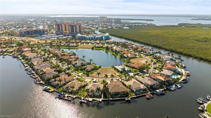 1922 Harbour Cir, Cape Coral, Florida 33914
