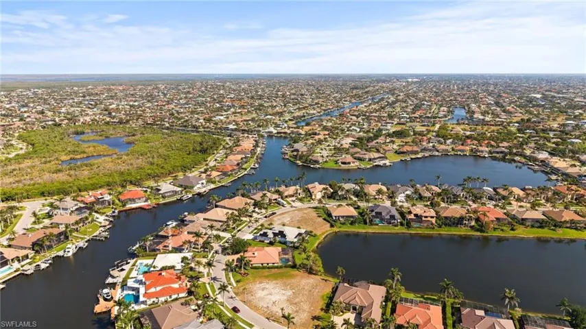 1922 Harbour Cir, Cape Coral, Florida 33914