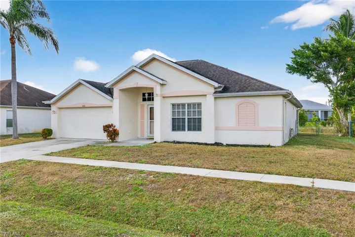 View of front facade with driveway, stucco siding, an attached garage, and a shingled roof