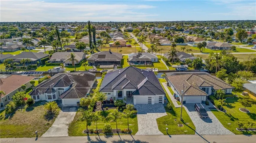 2002 SE 18th  AVE, Cape Coral, FL 33990
