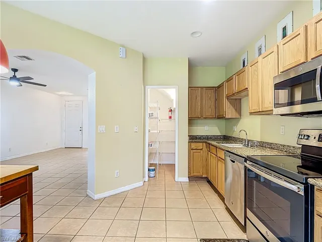 10043  Salina  ST, Fort Myers, FL 33905