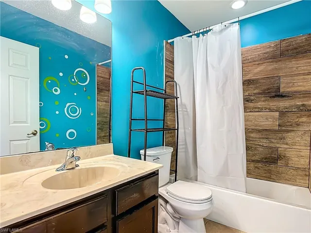 10043  Salina  ST, Fort Myers, FL 33905