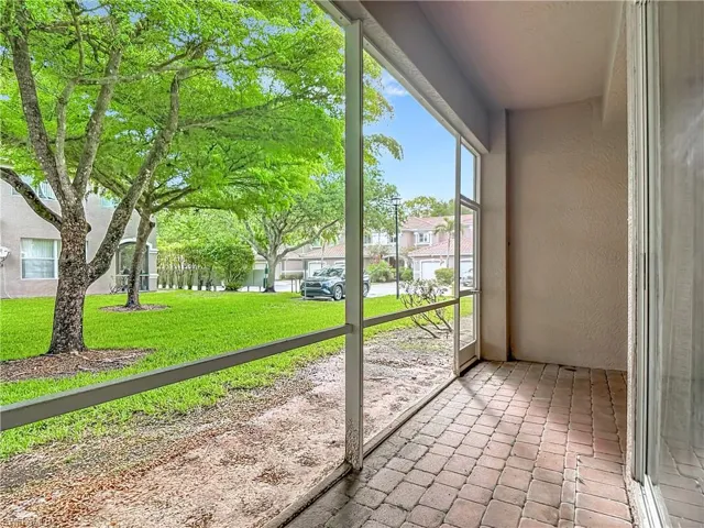 10043  Salina  ST, Fort Myers, FL 33905