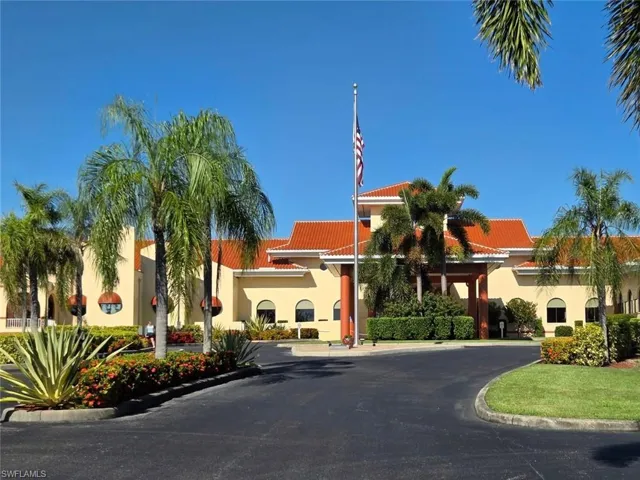 Clubhouse, on-site restaurant/bar