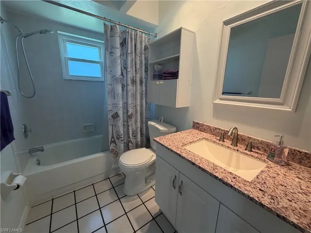 Bathroom with Tub/Shower Combo