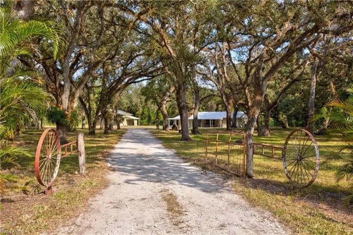 2360  Old N River  RD, Labelle, FL 33935
