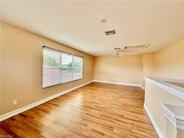 Loft (2nd floor)