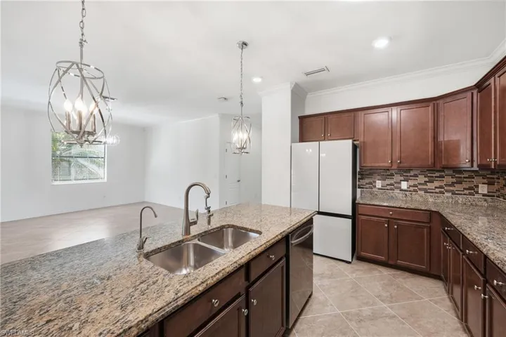 4366  Bismark  WAY, Naples, FL 34119