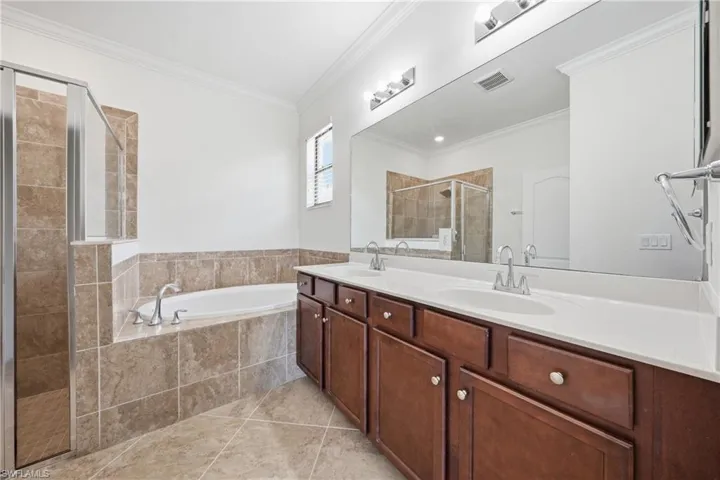 4366  Bismark  WAY, Naples, FL 34119