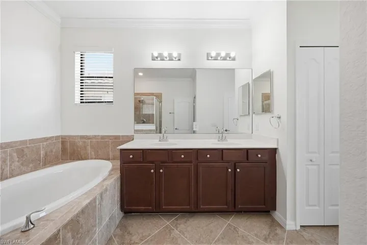 4366  Bismark  WAY, Naples, FL 34119