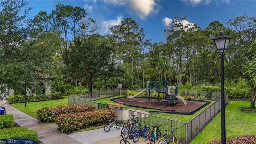 4366  Bismark  WAY, Naples, FL 34119