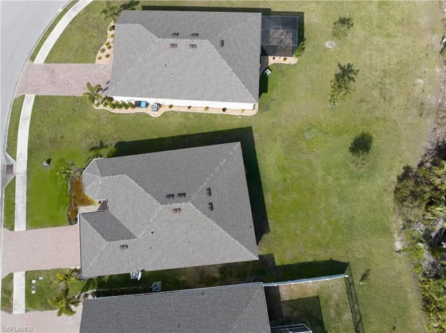 Huge backyard- preserve view