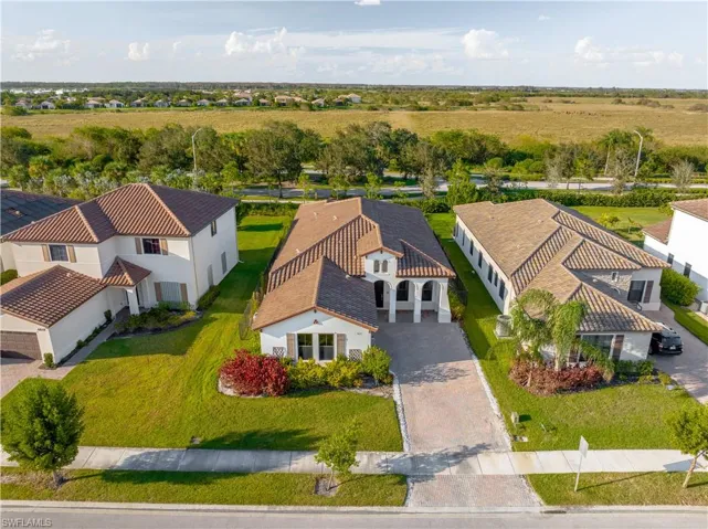 Birds eye view of property