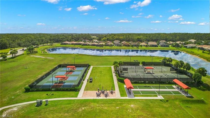 Pickleball & Tennis Courts
