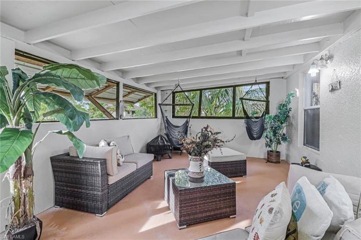 Enclosed lanai/lounge area