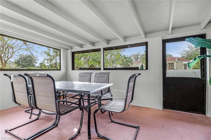 Enclosed lanai/outdoor dining
