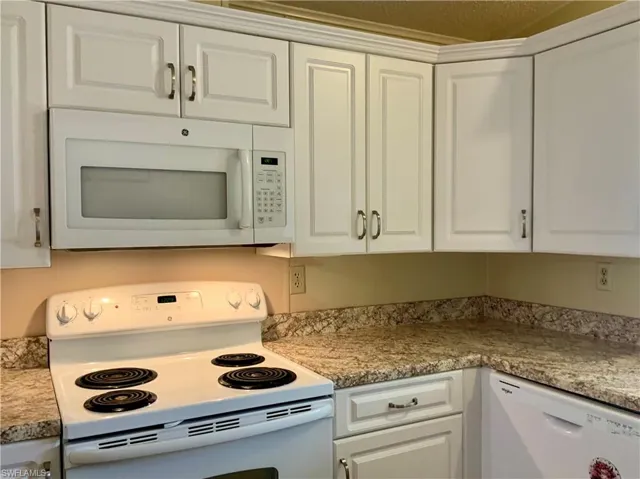 Kitchen Range & Built in Microwave
