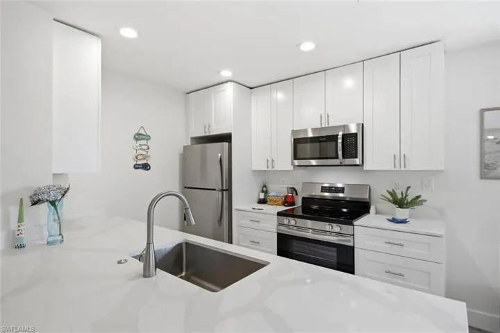 805 E Gulf Dr 8a, Sanibel, Florida 33957