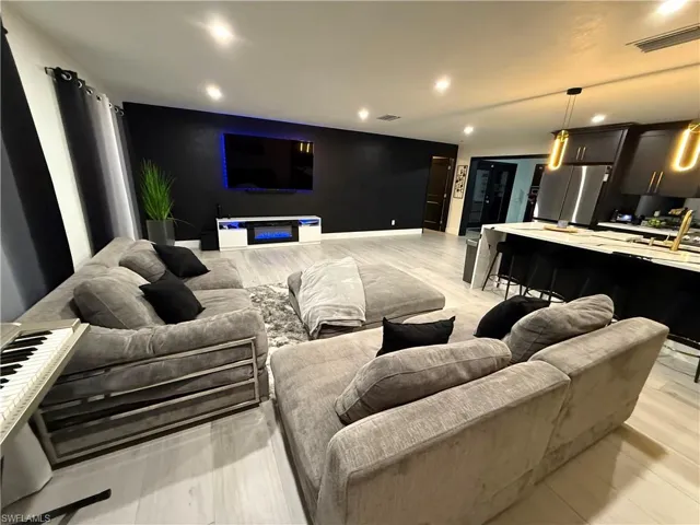 1475 N Larkwood Sq, Fort Myers, Florida 33919