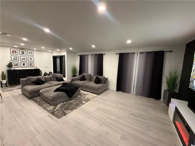 1475 N Larkwood Sq, Fort Myers, Florida 33919