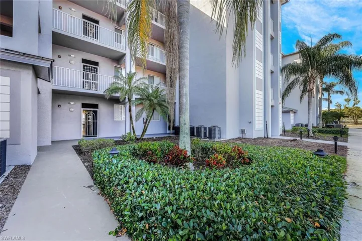 Front Entry to Unit #913