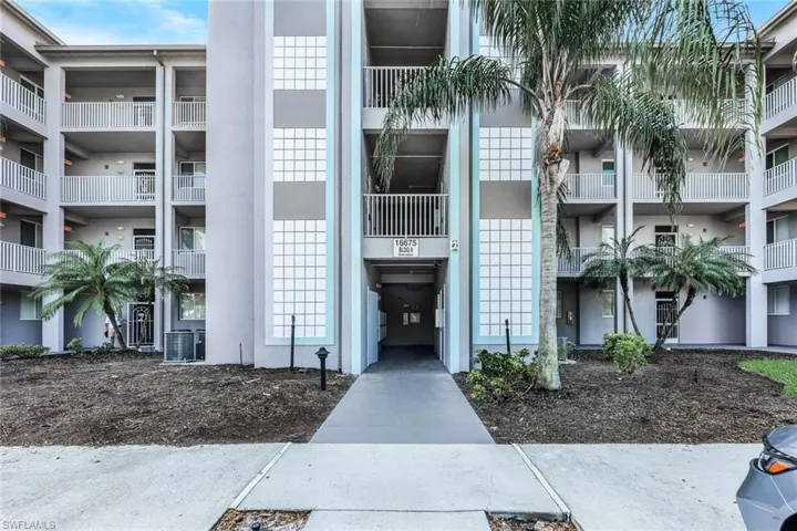 Building 9 at Heritage Pointe (landscaping to be replaced)