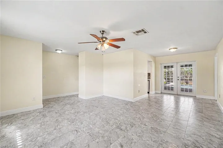Living room/dining room