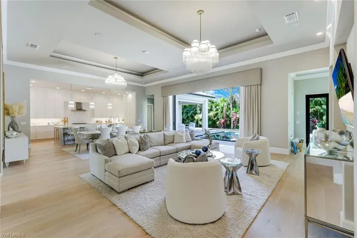 760  Park Shore  DR, Naples, FL 34103