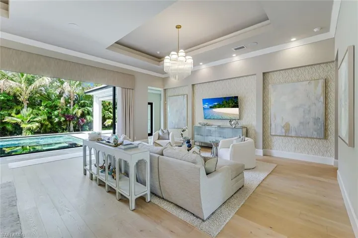 760  Park Shore  DR, Naples, FL 34103